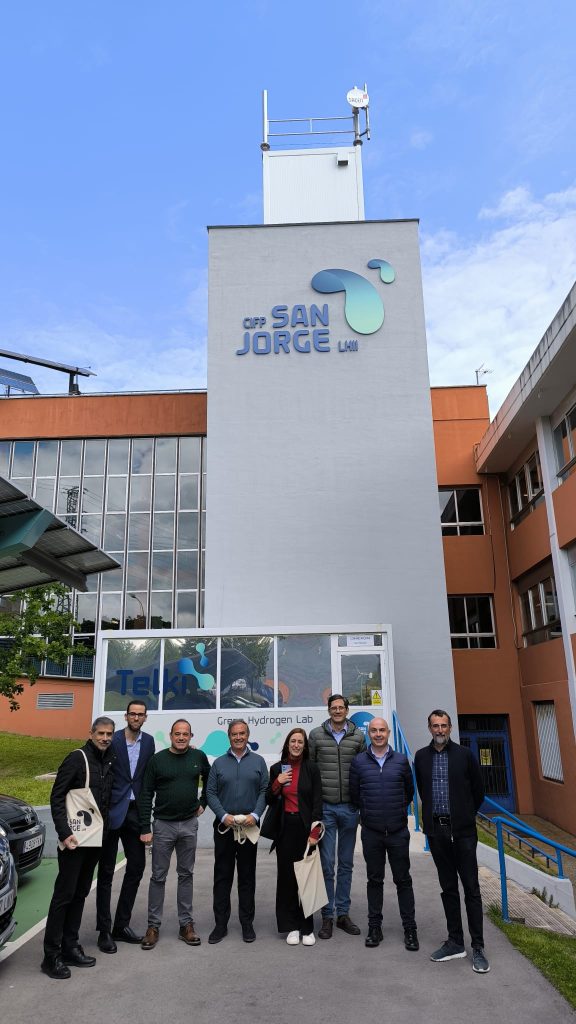 Visita de representantes de la empresa DeutzSpain